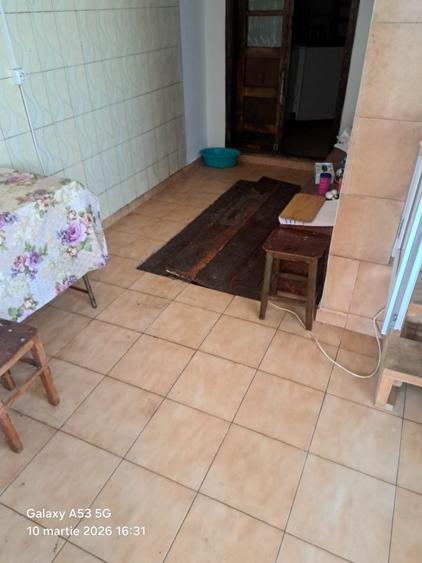 Casa de vanzare, complet renovata, gata de locuit, curata, cu toate utilitatile.