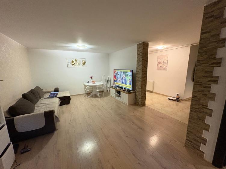 Apartament 3 camere , 103m patrati + terasa 15mp , parcare privata