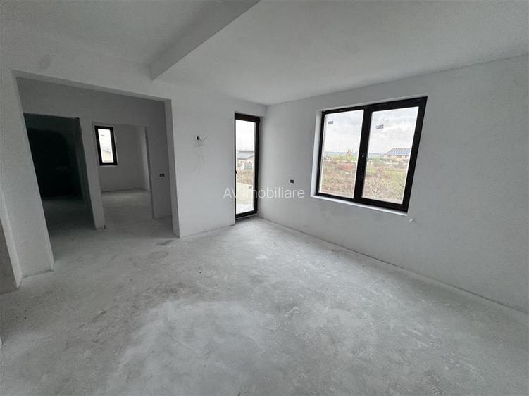 Vila Duplex spatioasa - Teren 500 mp - 7 camere - living spatios - beci - 16