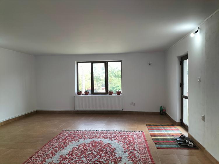 Casă / spațiu comercial - lângă Spitalul Racovița, Mioveni