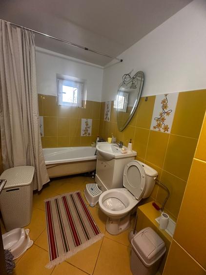 Apartament cu 3 camere, decomandat, etajul 3/4, zona Nicolina