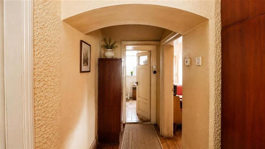 Resedinta istorica,teren privat,pivnita,pod,foisor,detalii originale,potential: