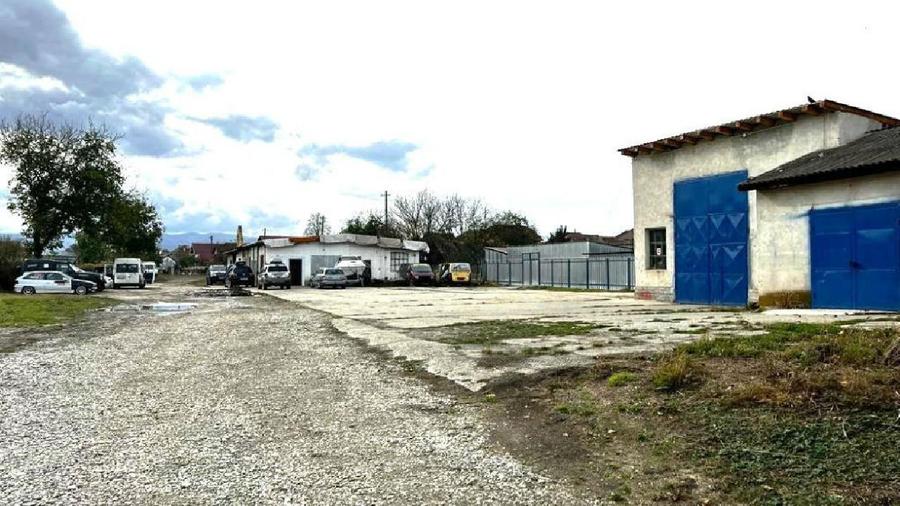 Teren intravilan 16.058 mp + 8 Spatii industriale/depozitare Sibiu zona Pia