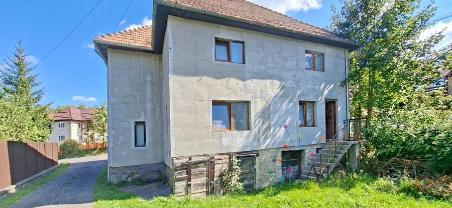 Casa generoasă în Bran–Șimon | pârâu și priveliște deosebită
