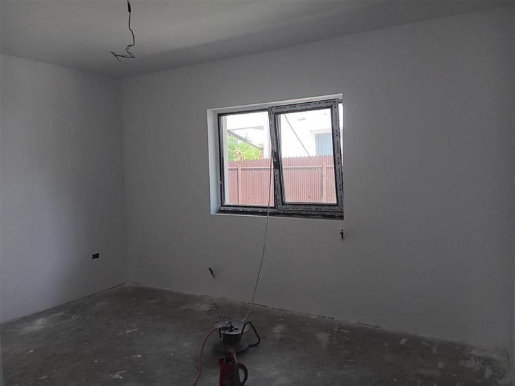 Visan Barnova str asfaltata CASA parter 100mp TEREN 400mp toate utilitatile