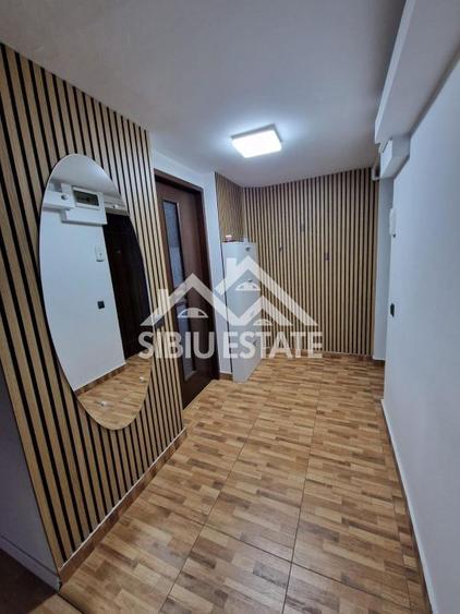 Apartament de vanzare, cu 4 camere, 82.4 mp. -Calea Cisnadiei (Ciresica)