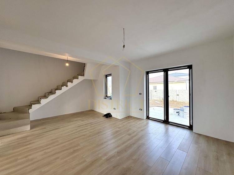 Duplex cu 3 camere, despărțit prin baie | Mosnita Noua | Valery 3