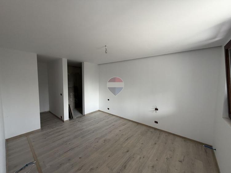 Casă de vanzare Golesti 4 camere 3 bai