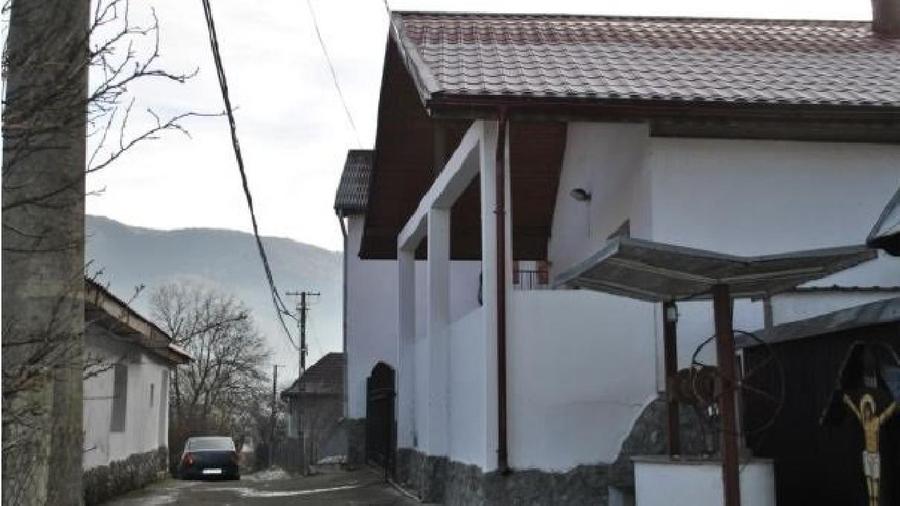Casa D+P+E 427mp + Teren 4850 mp, Robesti - Valcea
