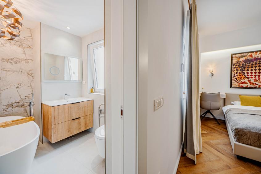 Unicat în Blocul Florentin: 3 camere, 2 băi, renovat integral cu designer
