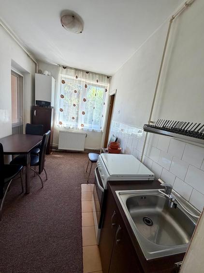 Apartament 2 camere,Decomandat, balcon,etaj 2, mobilat, ideal studenți