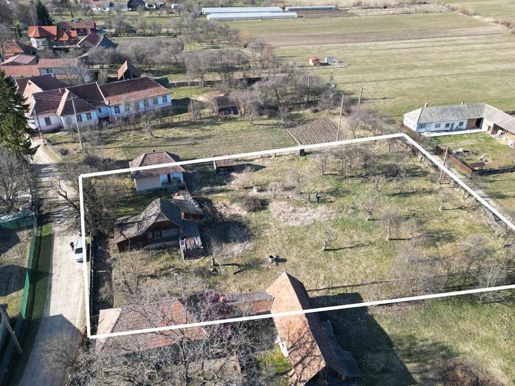 Casă 2 camere 52 mp + teren 1.605 mp Boroșneu Mic