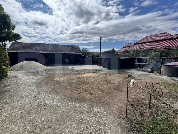 Casa mare, cu gospodarie deosebita in Chetani! 34 Ari Teren!