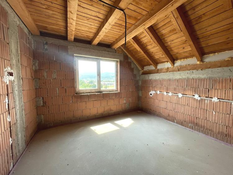 Casă individuală | 250 mp utili | 600 mp teren | Finisată la gri