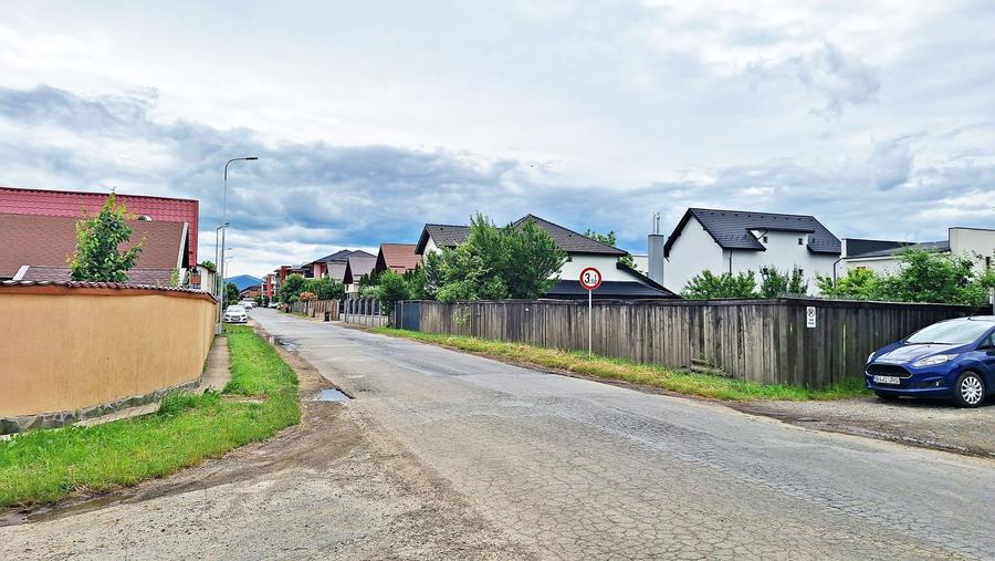 Gradina superba de 889mp in Sanpetru, intre case, toate utilitatile