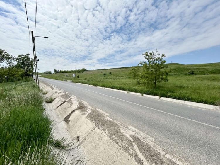 Teren intravilan Banu de 834 mp cu panoramă deosebită spre E85