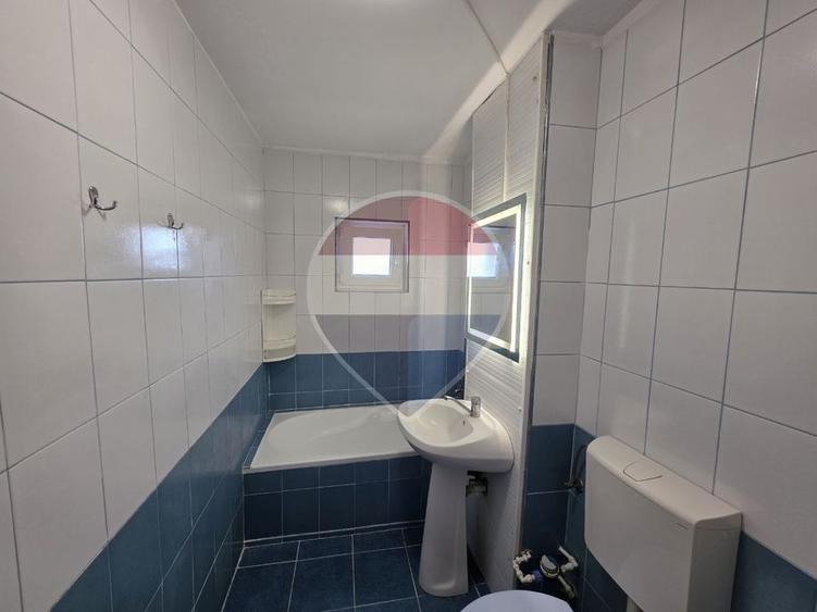 Apartament 4 camere decomandat etaj 2 centrala în zona Confectii