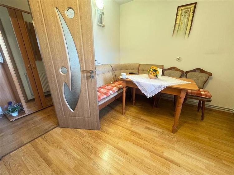 Apartament decomandat cu 2 camere zona Vasile Aaron