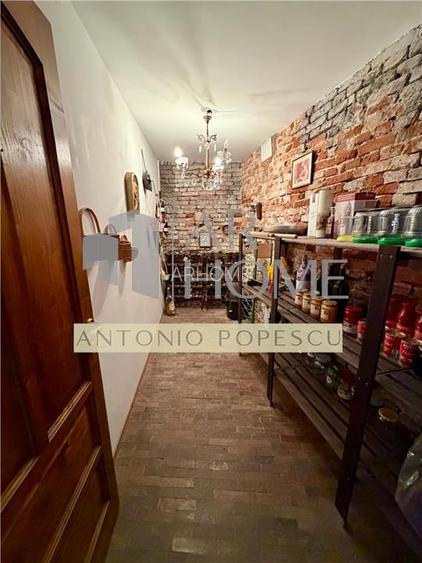 Casa 11 camere D+P,cu o arhitectura deosebita, ultracentral, Ploiesti. - 28