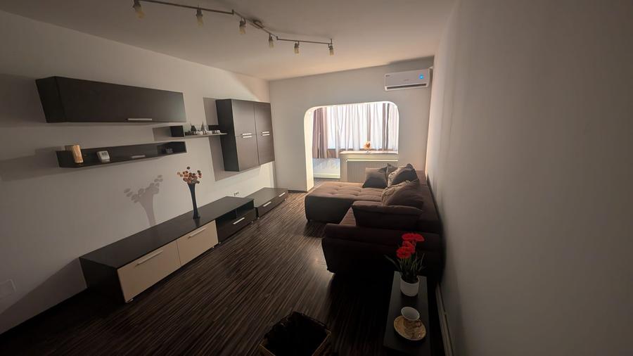 Apartament cu 3 camere de închiriat, zona Dacia