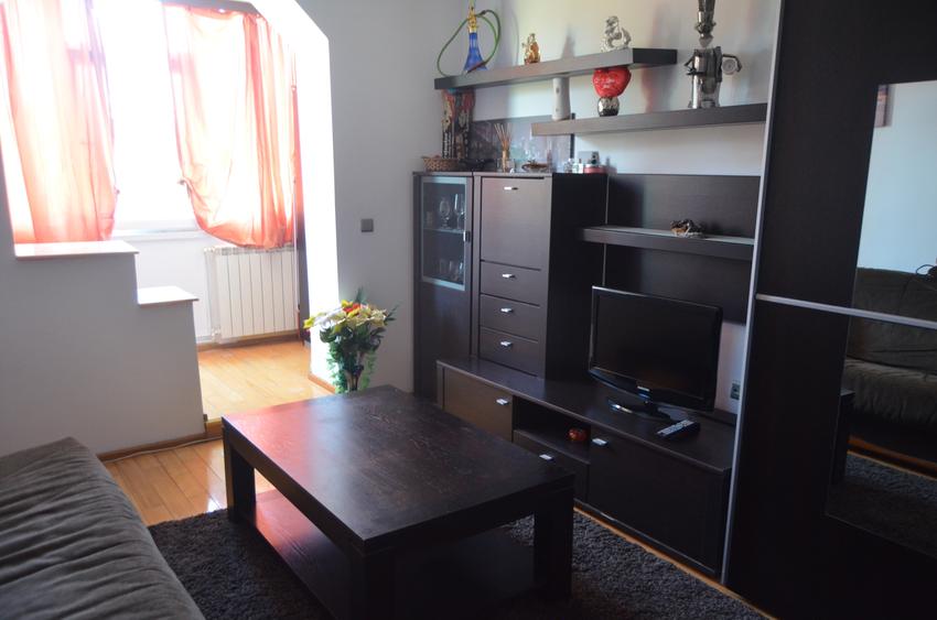 Apartament cu doua camere situat in  Predeal,renovat ,mobilat si utilat,