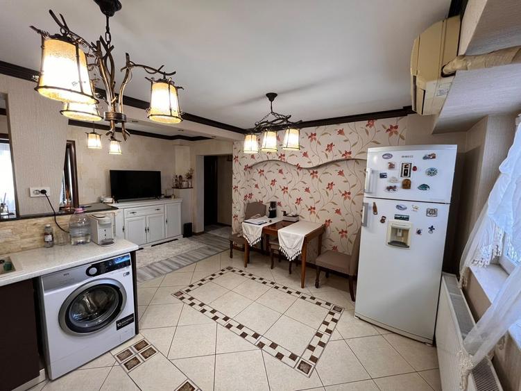 3 Camere | Centrală Proprie | Parcare | Decomandat