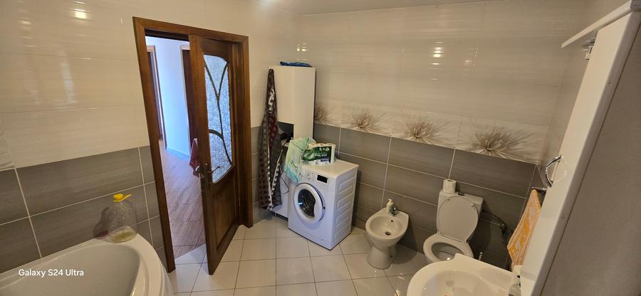 Casa cu etaj si 3552mp teren la Zaicesti