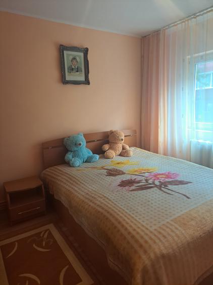 Apartament cu 3 camere,decomandat,parter inalt,zona Lama