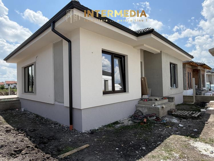 Vanzare Casa Noua 4 camere 2 Bai Terasa S.util 100 mp. Teren 400 mp. Finisata