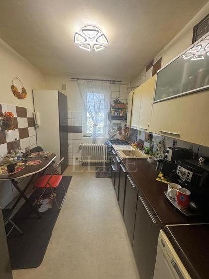 Apartament 3 camere în zona STRAZII BORSEC