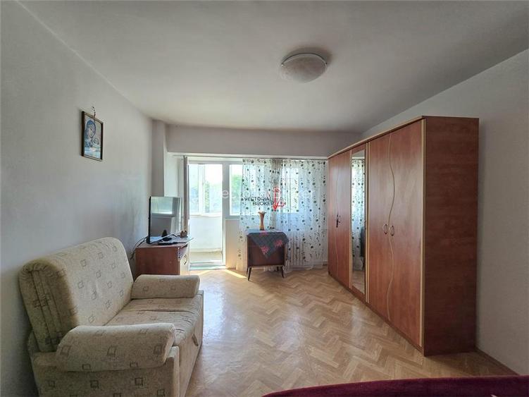 Garsonieră decomandată, et.2/10, bloc 1978 intersectia Avion Colentina - 2