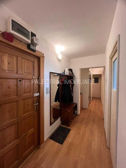 Apartament 3 camere Calea Bucuresti-Ciucas,decomandat,2gr.128000 Euro