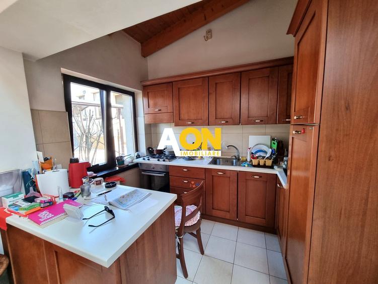 Casa de vanzare 5 camere, 980 teren, zona Piata Cetate