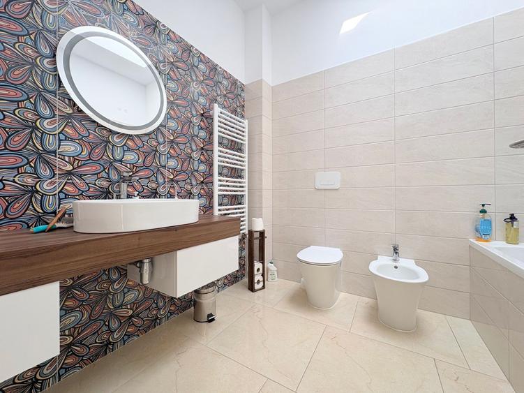 Penthouse cu 4 camere, mobilat si utilat, in zona Torontalului