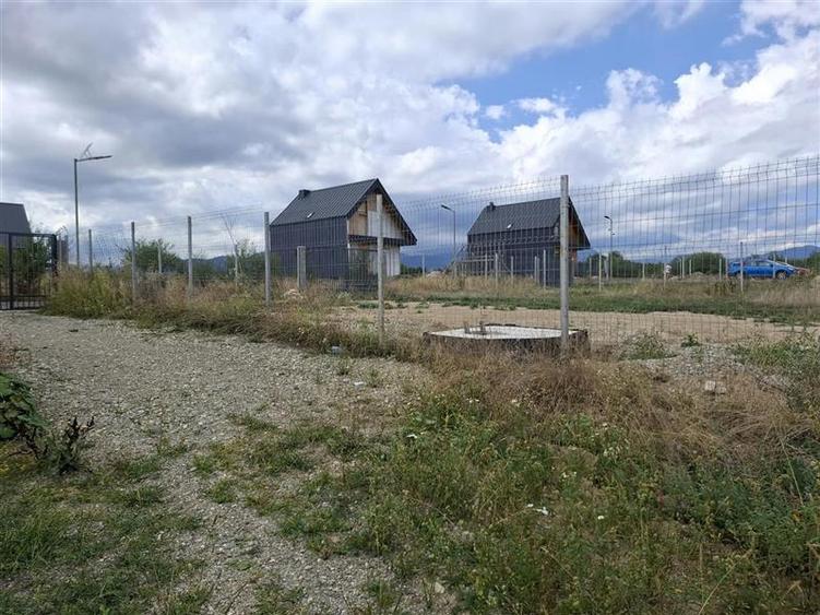 Teren imprejmuit+ proiect casa + autorizatie constructie,1.261 mp,