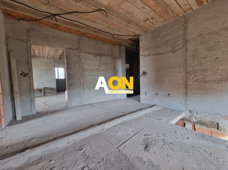 Casa la rosu,2100 mp teren,zona Micesti