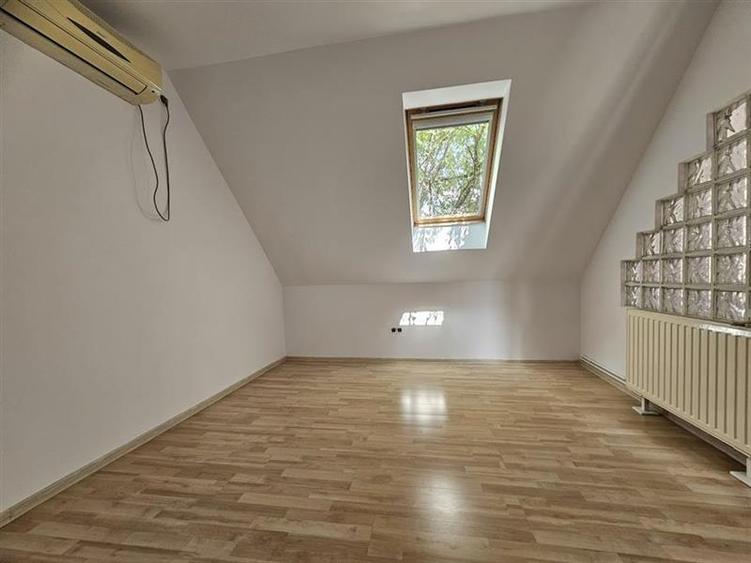 Casa spatiu servicii-birouri Centru suprafata 110 mp cu panouri.