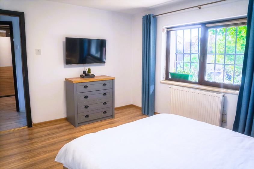 Apartament 4 camere, 130 mp, parter + demisol, garaj, lângă Complexul Studențesc