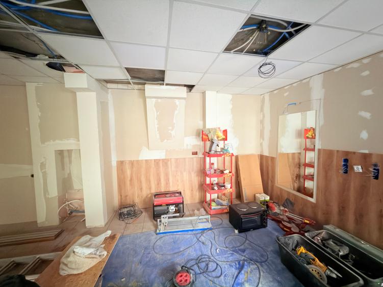 Spatiu comercial zona capat 1