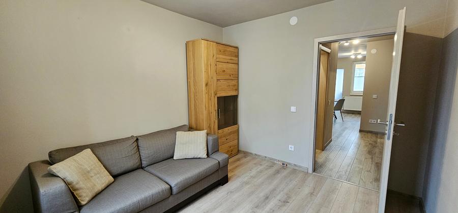 Inchiriez apartament de 3 camere situat central-G-ral Magheru, etaj 1