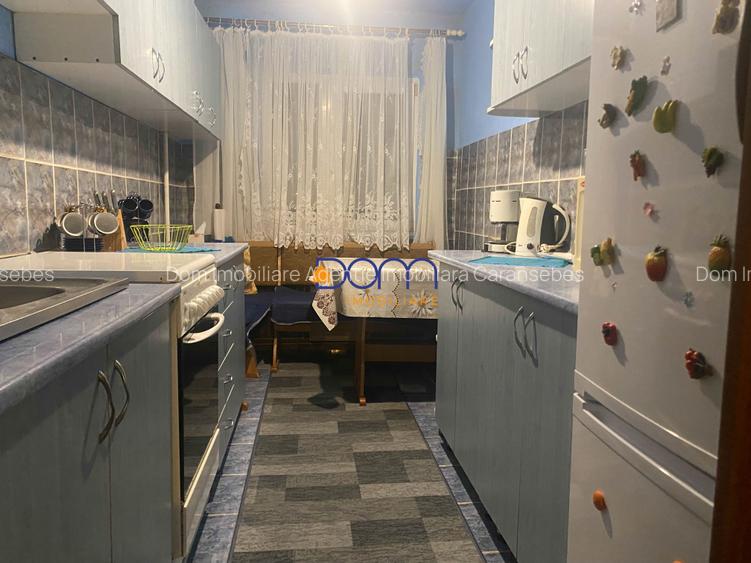 De vanzare apartament spatios 4 camere confort 1 - 8