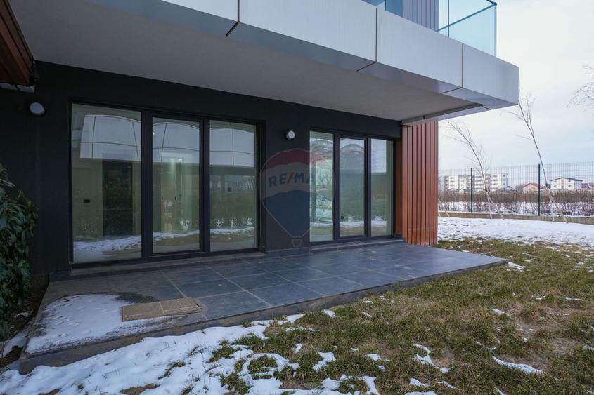 Vanzare apartament de lux cu 4 camere, curte de 279 mp in Pallady