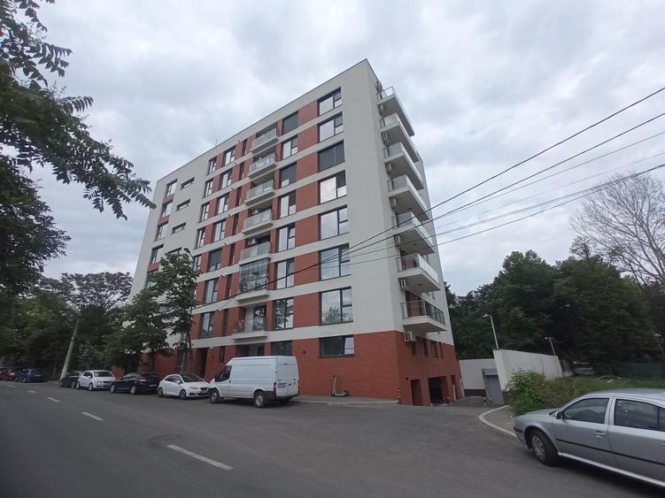 Studio parter cu terasa proprie