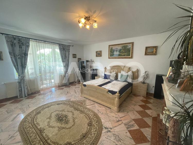 Casa deosebita  de vanzare 453 mp utili si curte 528 mp in Avrig - 4