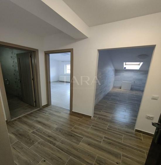 Apartament cu 1 cameră și balcon, mansardă în imobil cu 4 etaje.