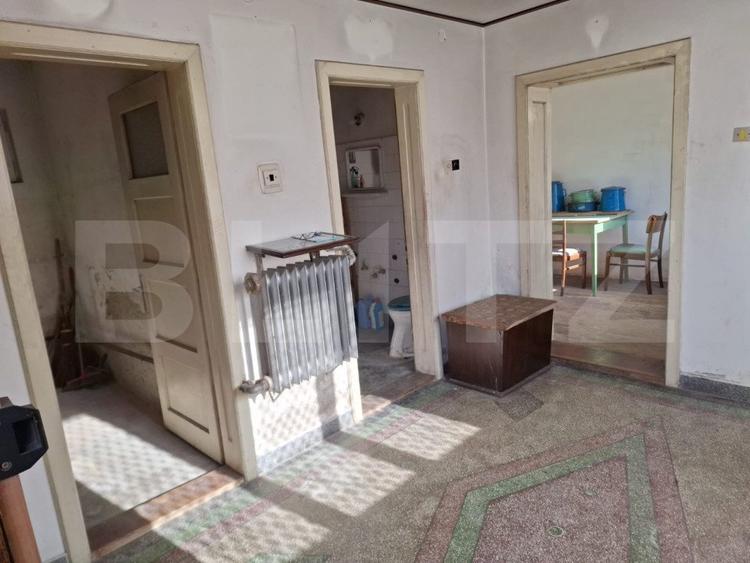 Vânzare Casă în Săcele - Locuință cu Teren Generos cu Potențial -de Renovat