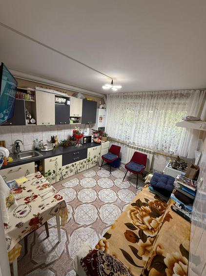 Apartament cu o camera 45 mp, renovat, centrală proprie – Viaduct