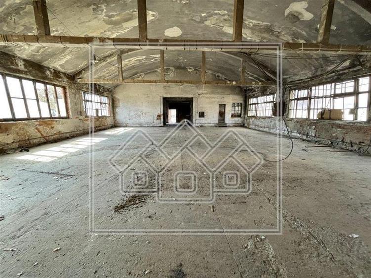 Teren intravilat - zona Tractorului - 16058mp + 8 constructii separate