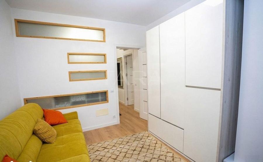 Apartament 4 Camere decomandate. Zona Rivus, inclus 2 Parcari. Clasa A