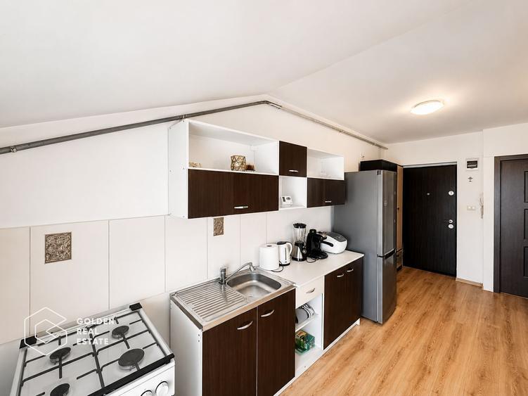 Apartament 2 camere, zona Parneava, etaj 3, centrala proprie, loc parcare